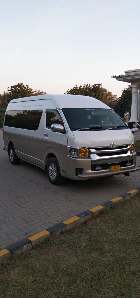 Toyota Hiace Grand caban 13 or 15 setes . Chill a.c.
