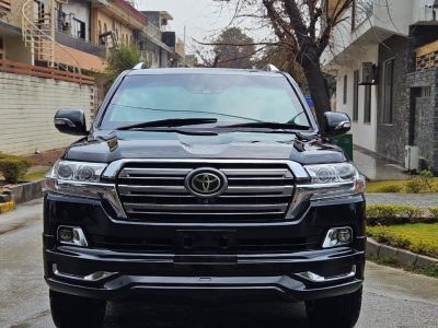 Rent Toyota V8 in lahore