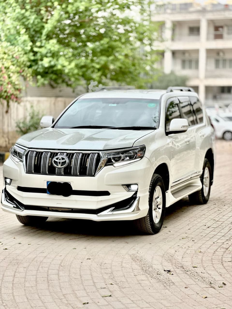 rent toyota Prado in lahore