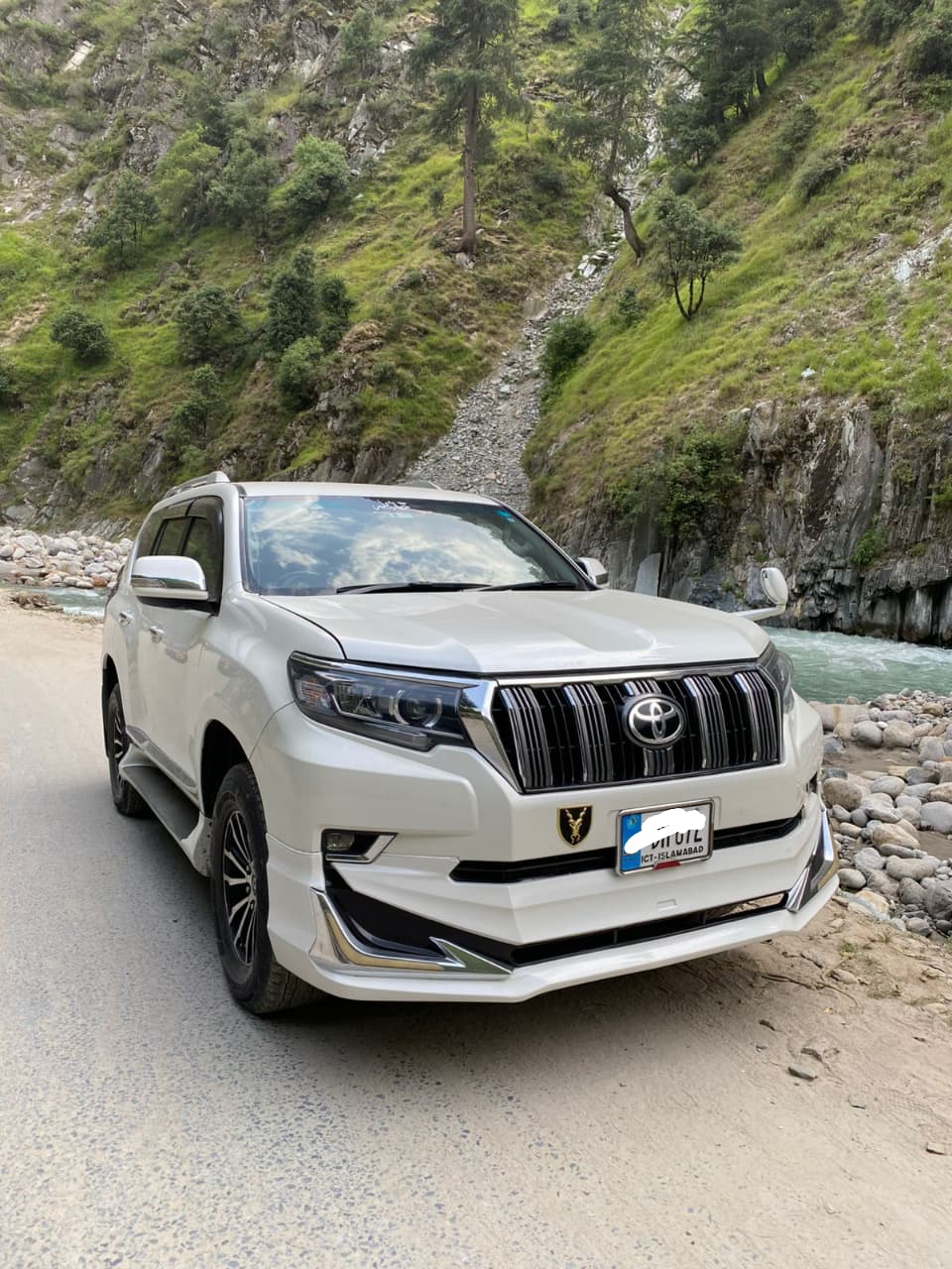 rent toyota Prado in lahore