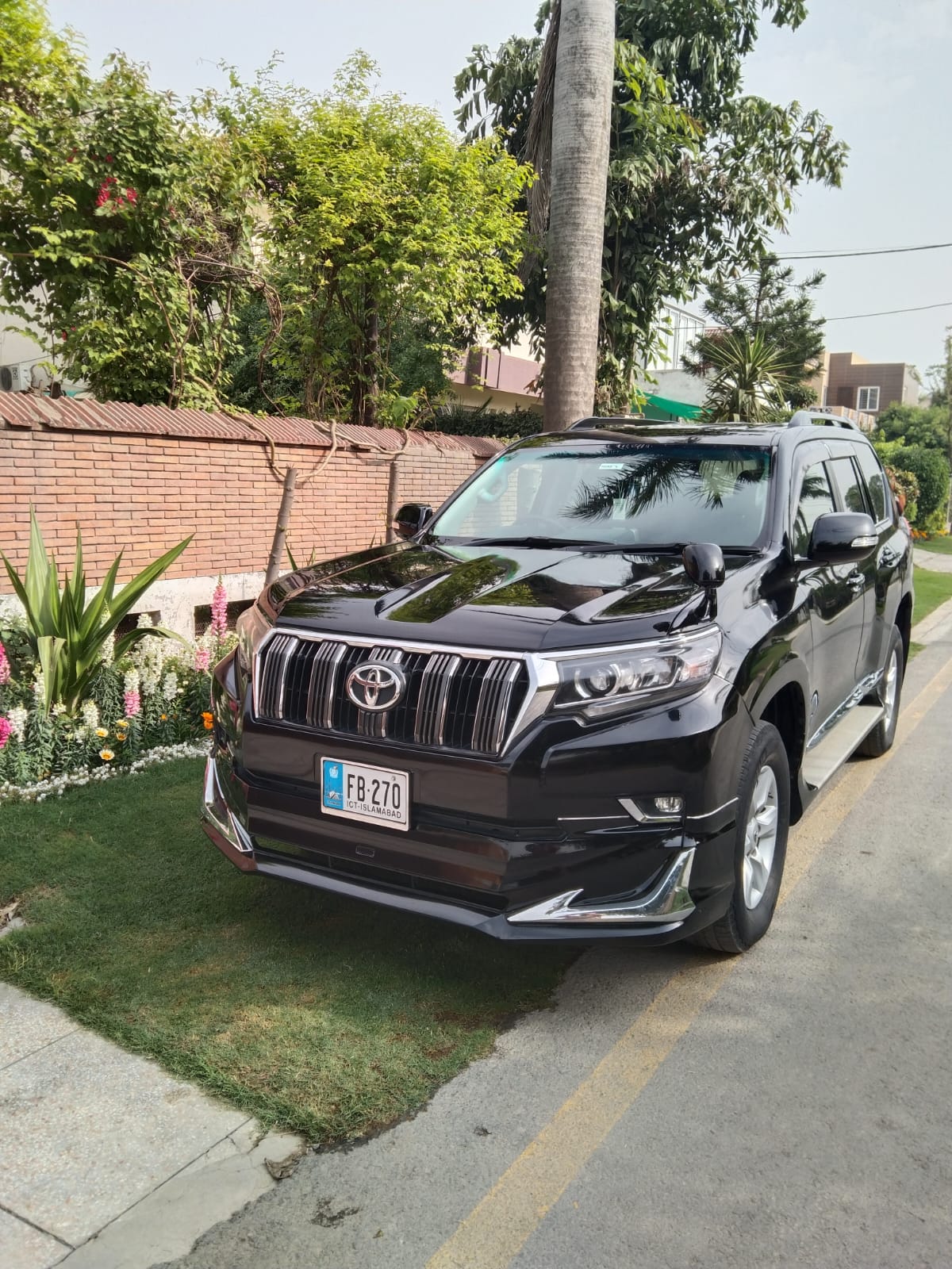 rent toyota Prado in lahore
