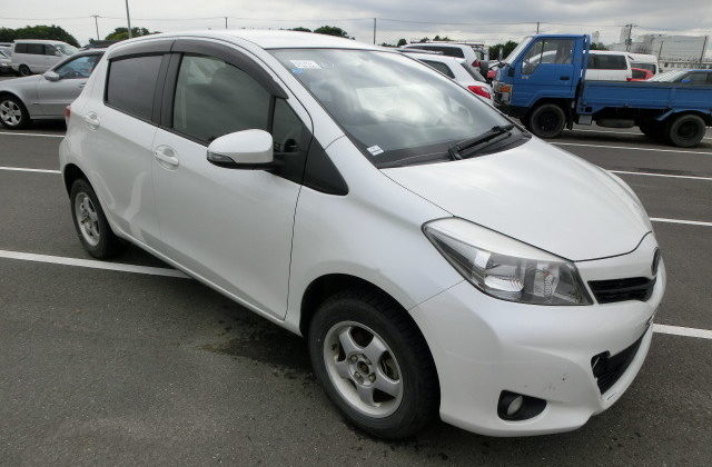 Rent a Toyota vitz in Lahore