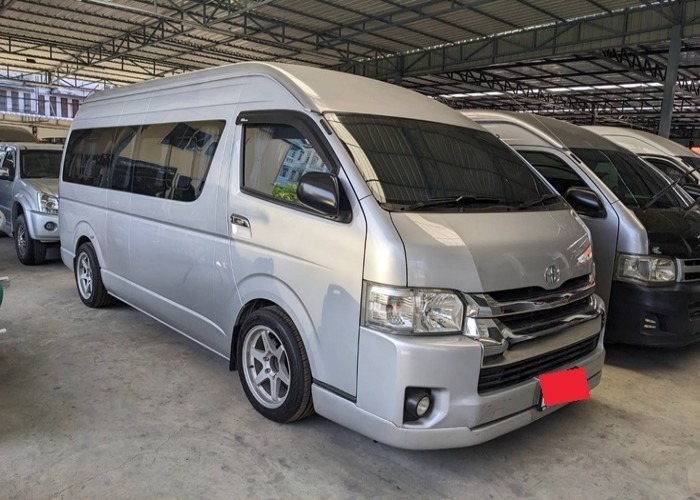 rent a hiace in lahore
